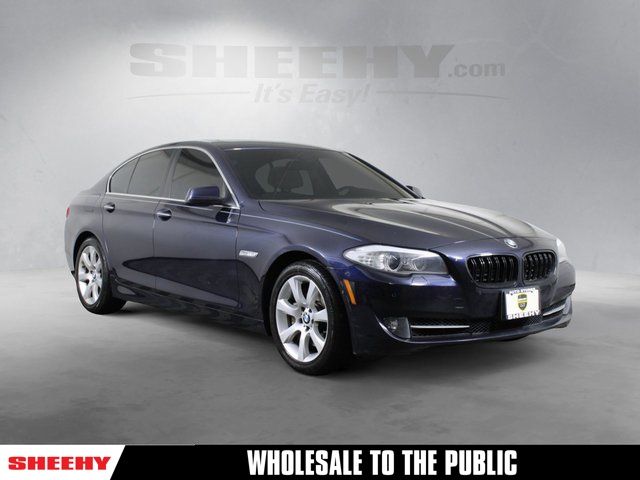 2013 BMW 5 Series 550i xDrive Image 2 of 28