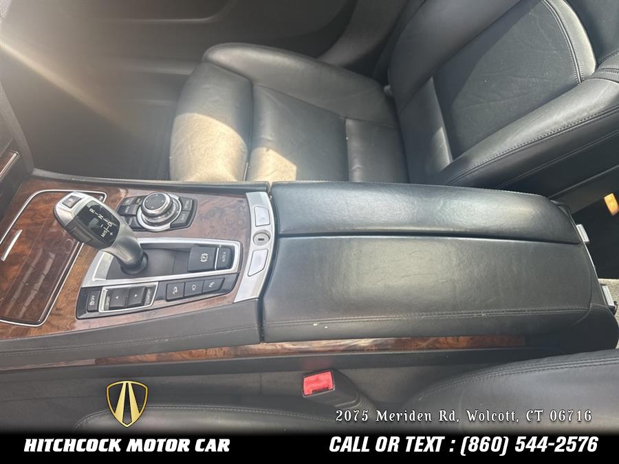 Vehicle image 26 of 38