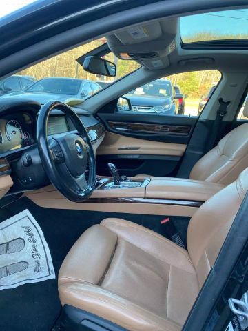 Vehicle image 21 of 27
