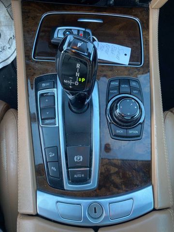 Vehicle image 14 of 27