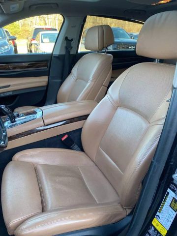 Vehicle image 23 of 27