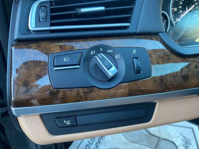 Vehicle image 17 of 27