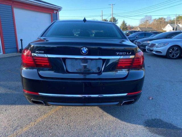 Vehicle image 19 of 27