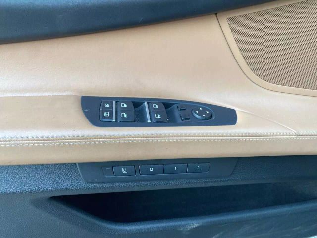 Vehicle image 16 of 27