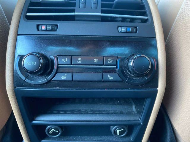 Vehicle image 25 of 27