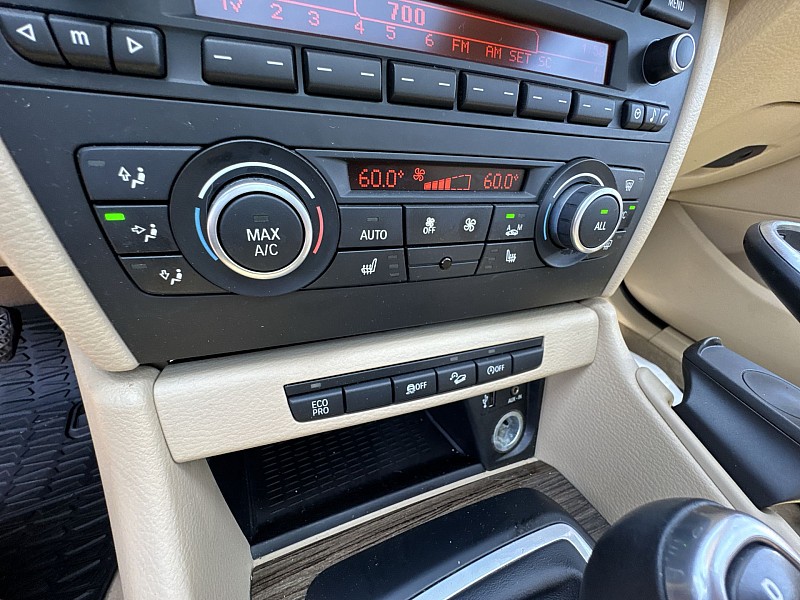 Vehicle image 28 of 32