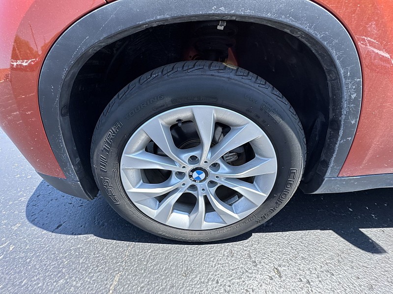 Vehicle image 13 of 32