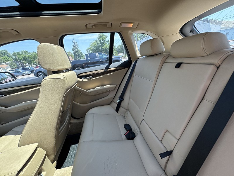Vehicle image 15 of 32