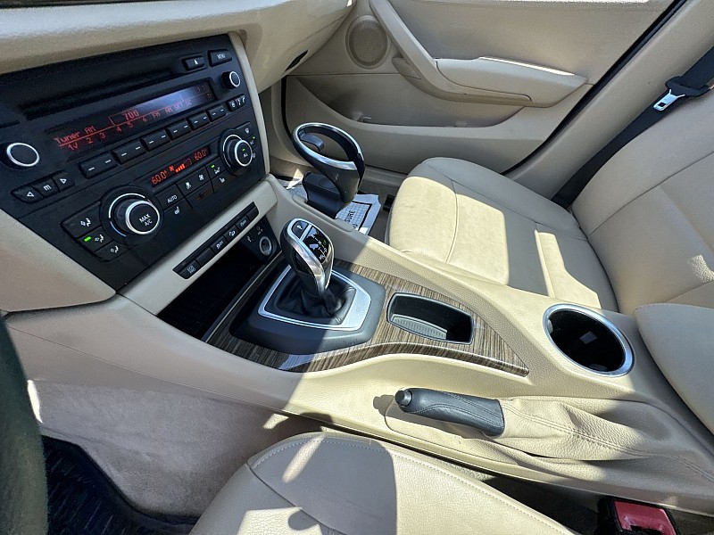 Vehicle image 24 of 32