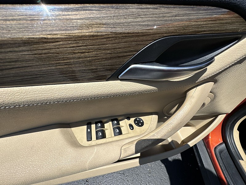 Vehicle image 25 of 32