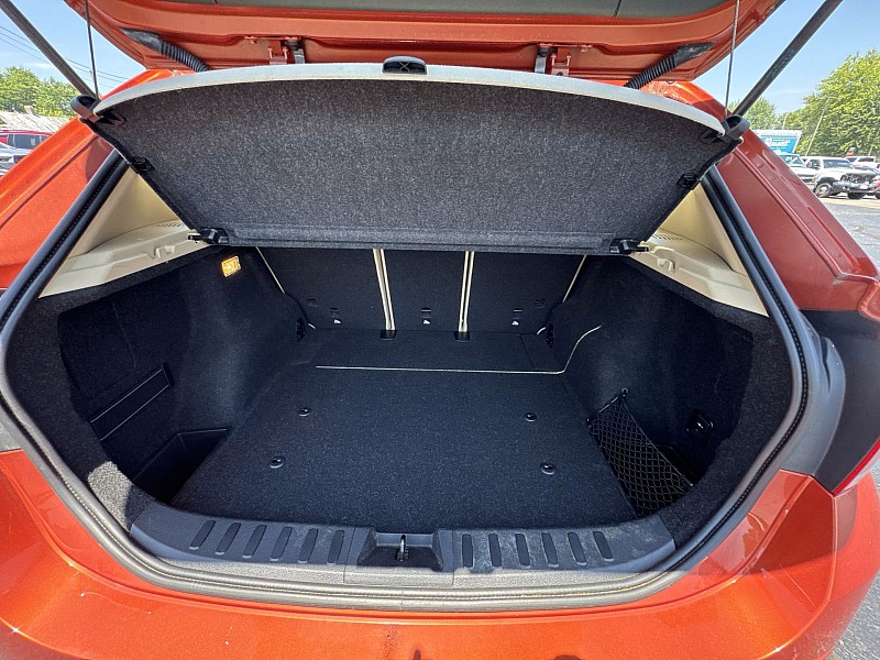 Vehicle image 14 of 32