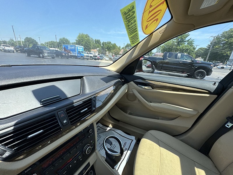Vehicle image 19 of 32