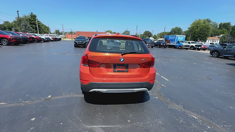 Vehicle image 10 of 32