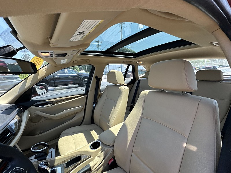 Vehicle image 29 of 32