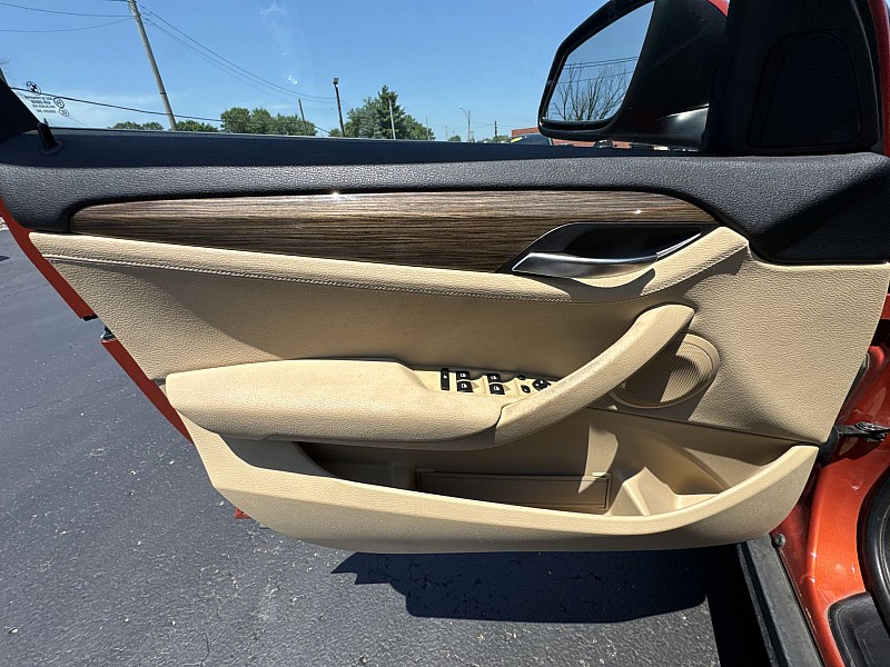 Vehicle image 26 of 32