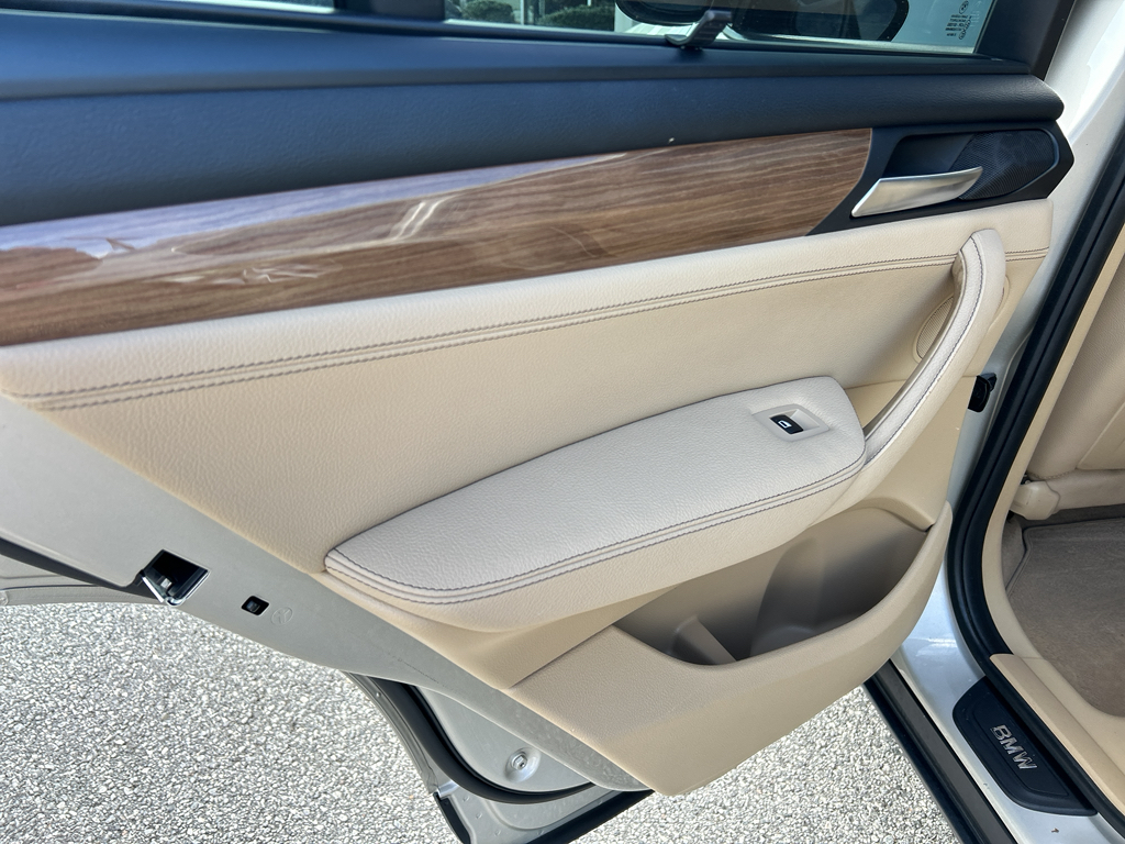 Vehicle image 24 of 28