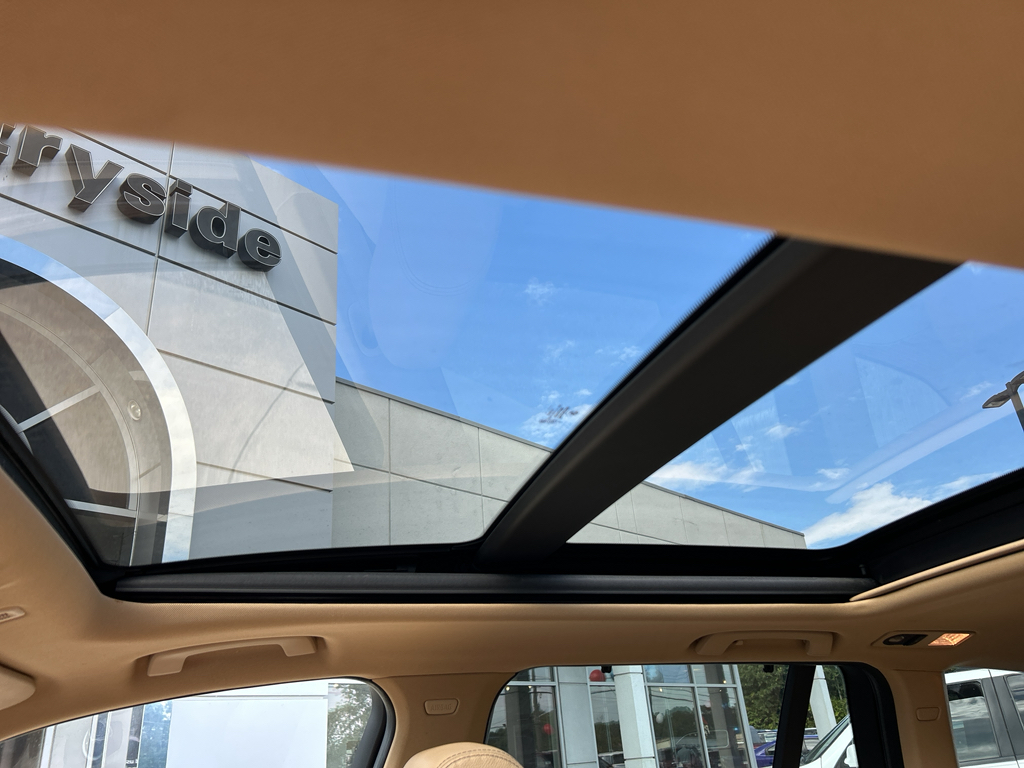 Vehicle image 27 of 28