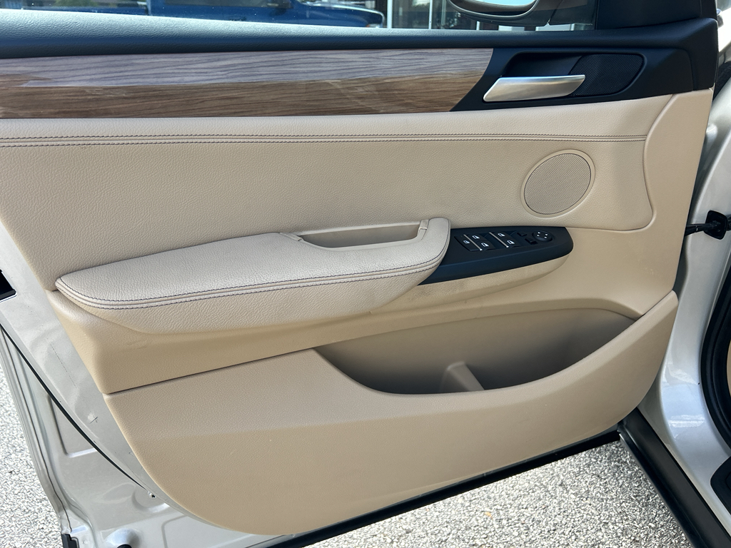 Vehicle image 22 of 28