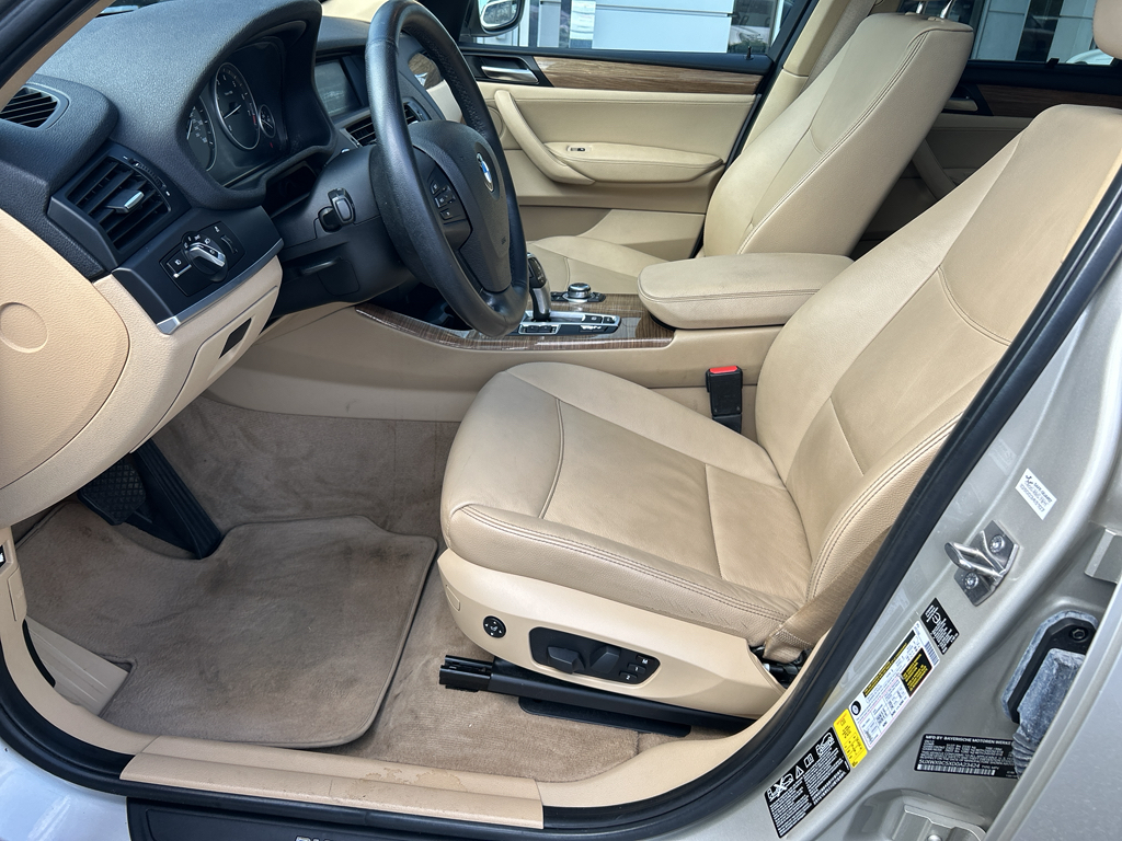 Vehicle image 16 of 28