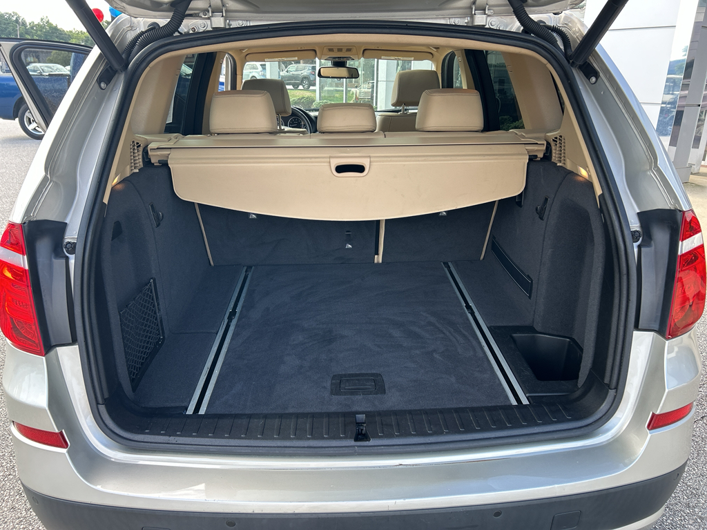 Vehicle image 10 of 28