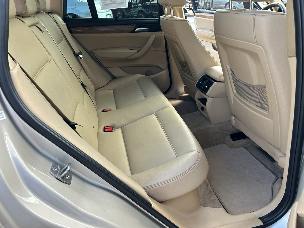 Vehicle image 11 of 28