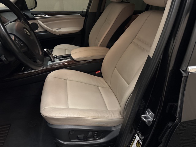 Vehicle image 10 of 27