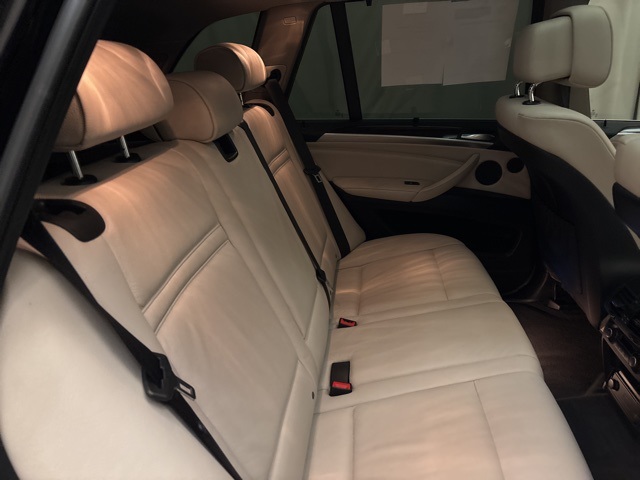 Vehicle image 21 of 27