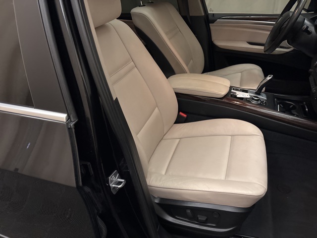 Vehicle image 22 of 27