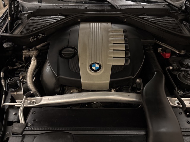 Vehicle image 25 of 27