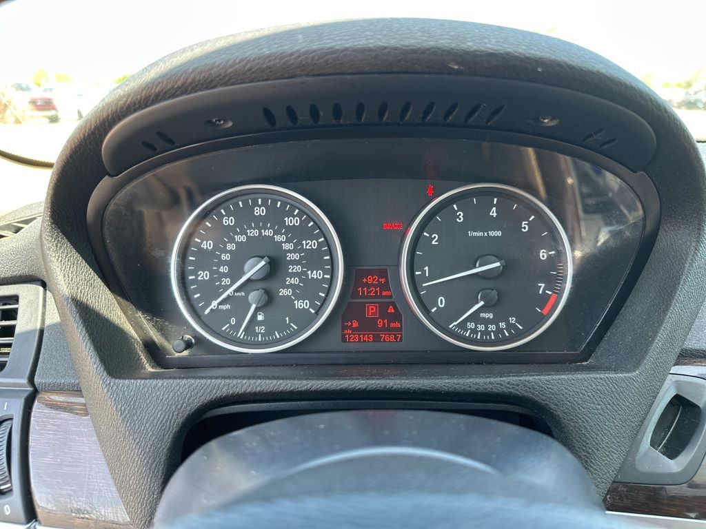 Vehicle image 17 of 26