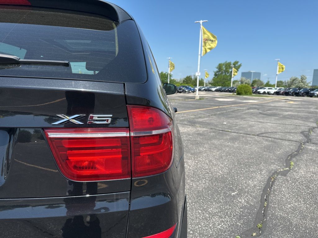 Vehicle image 9 of 26