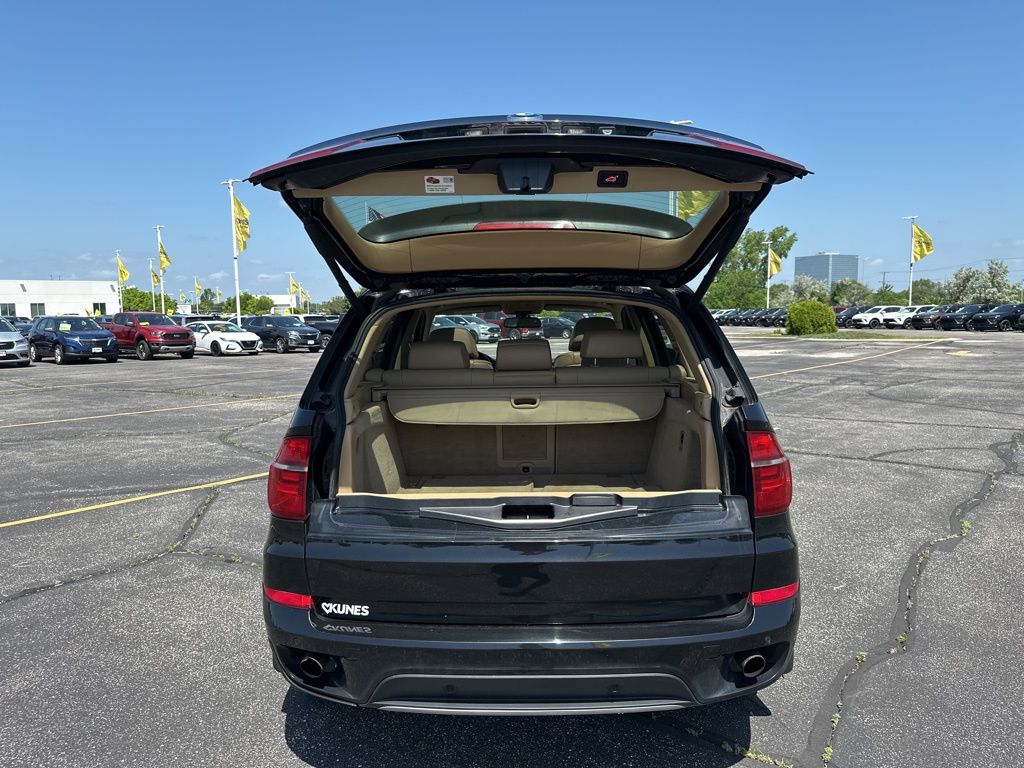 Vehicle image 10 of 26