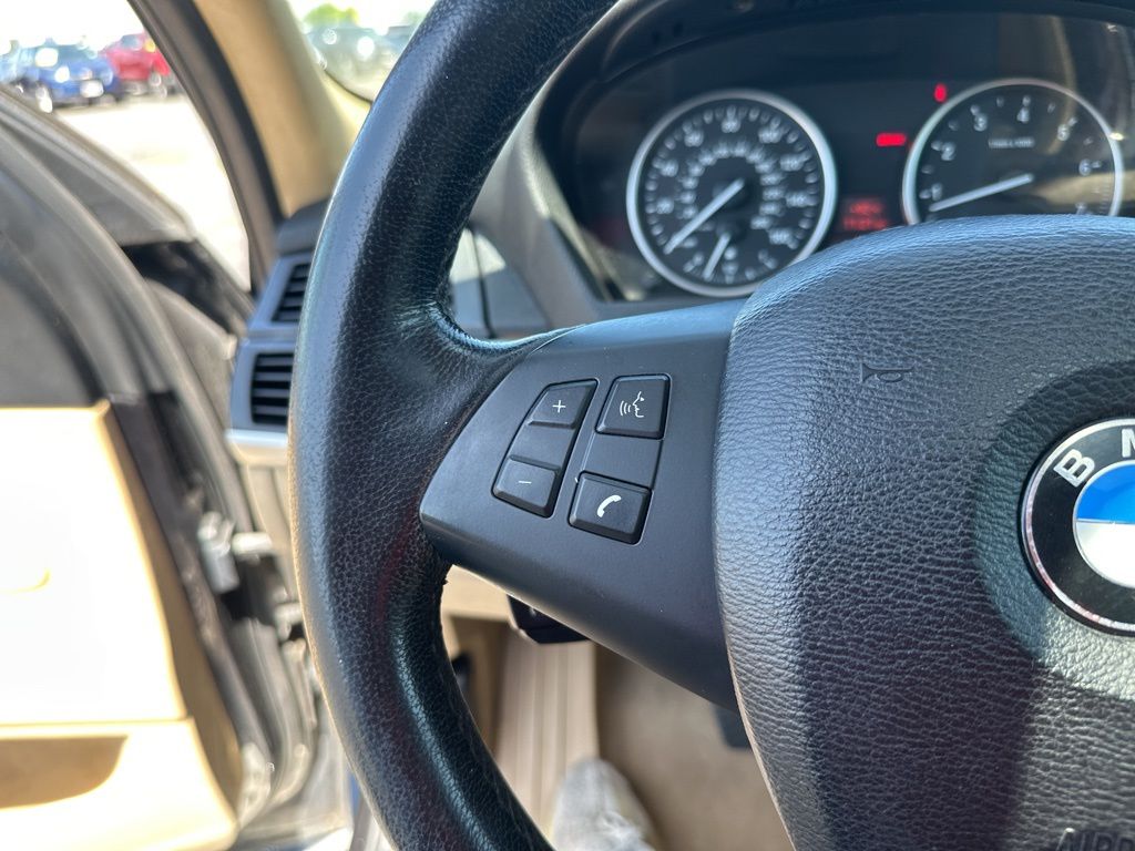 Vehicle image 16 of 26