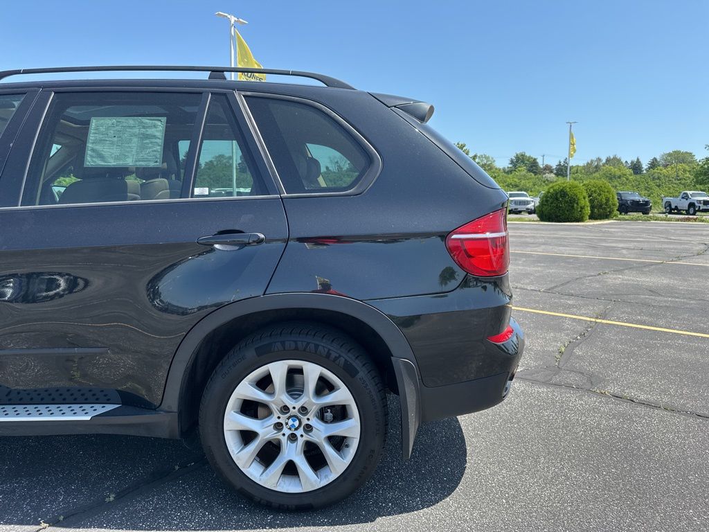 Vehicle image 4 of 26