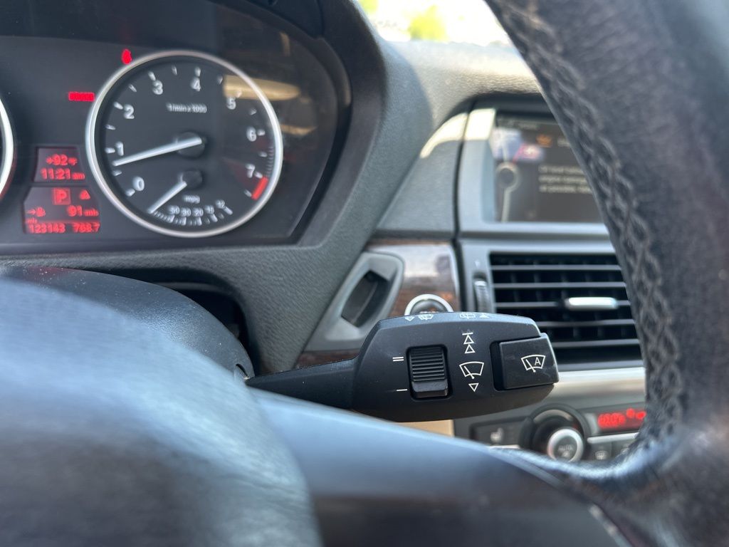 Vehicle image 24 of 26
