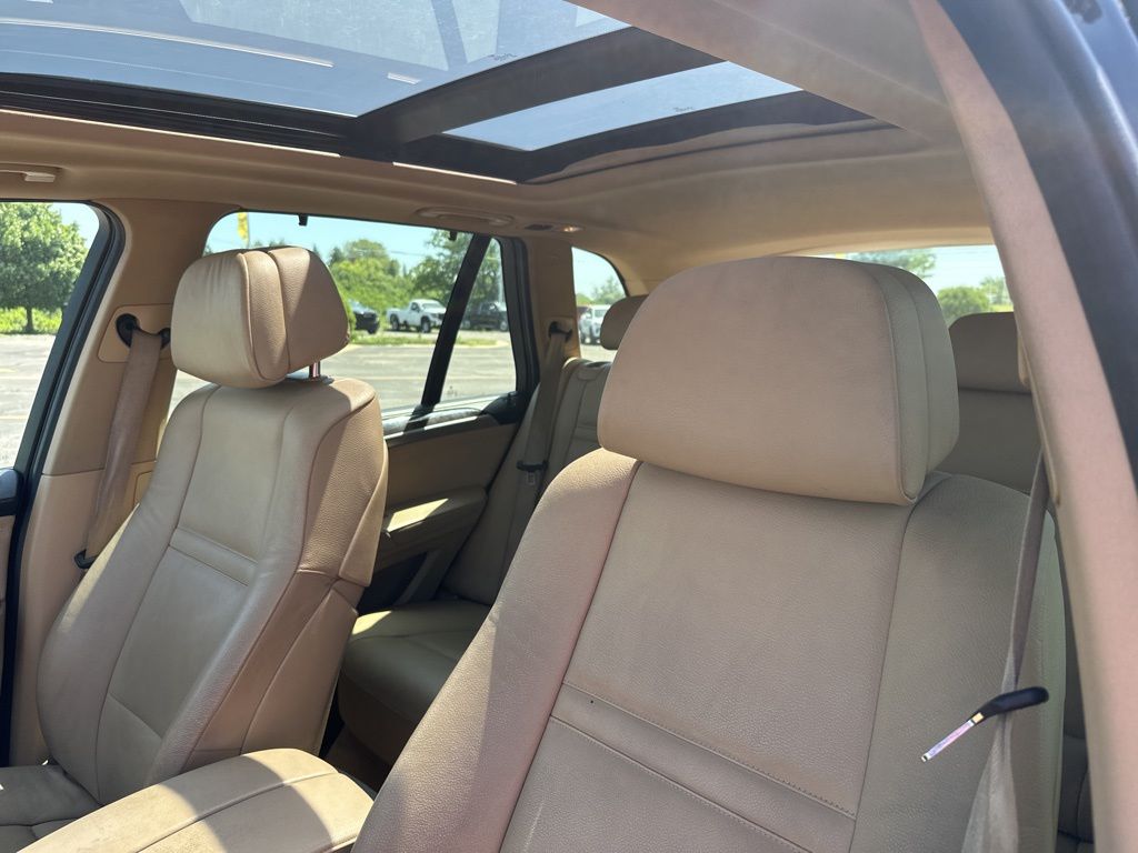 Vehicle image 11 of 26