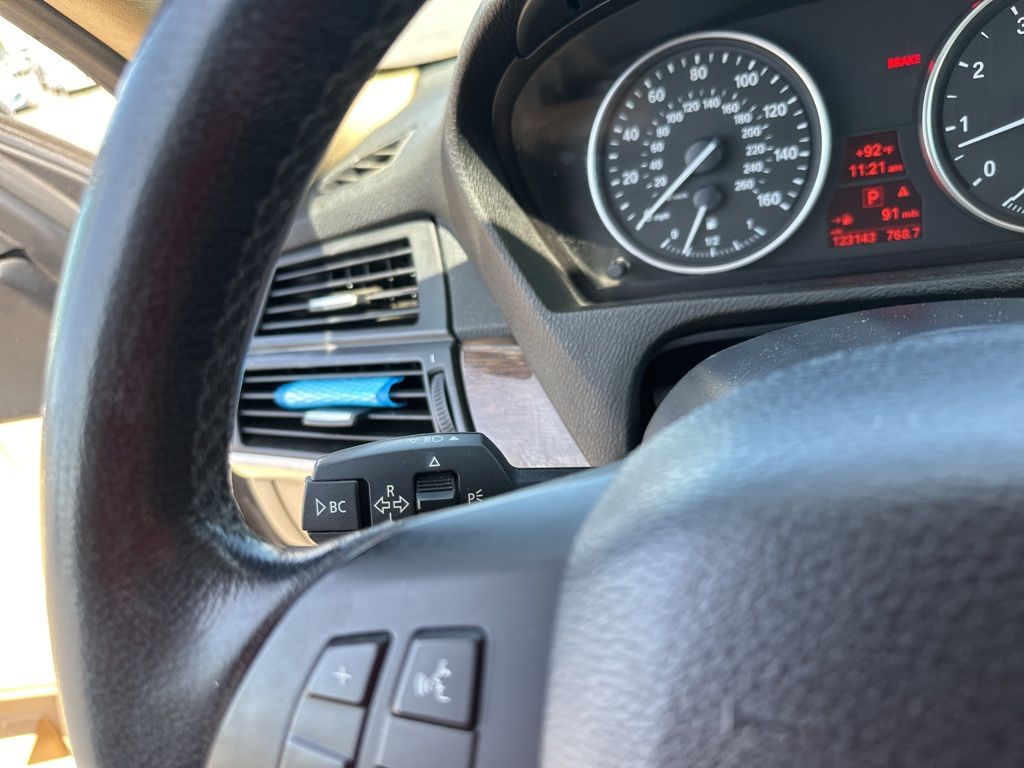 Vehicle image 21 of 26