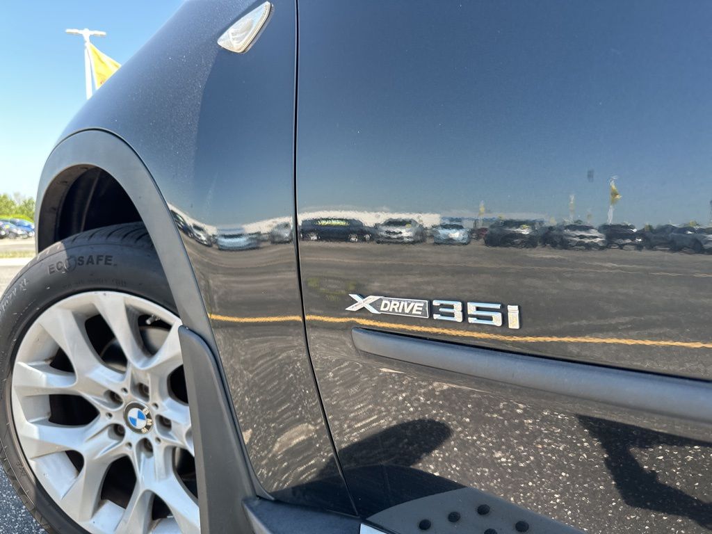 Vehicle image 23 of 26