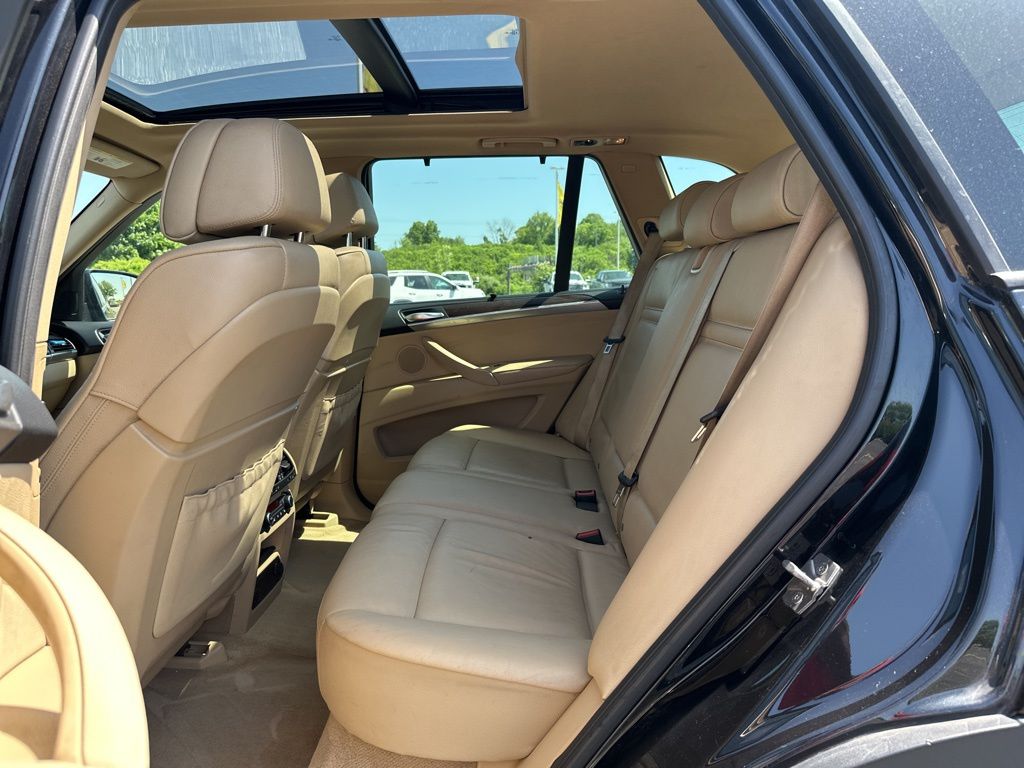 Vehicle image 12 of 26