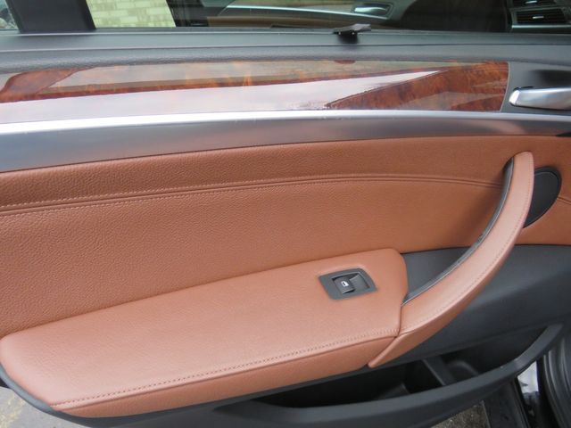 Vehicle image 14 of 24