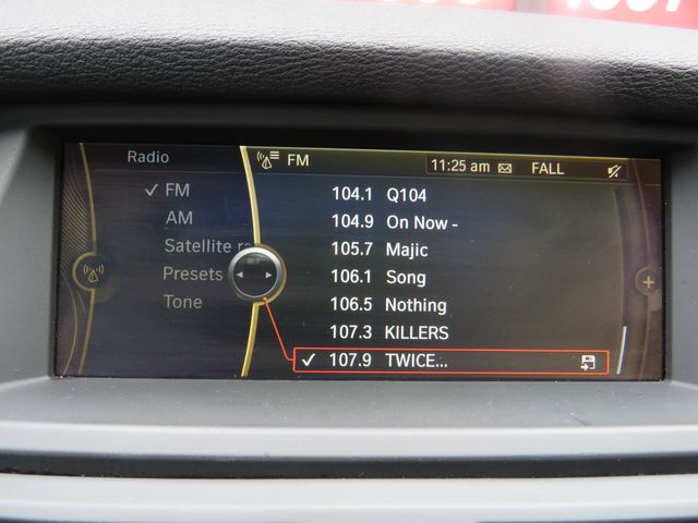 Vehicle image 10 of 24