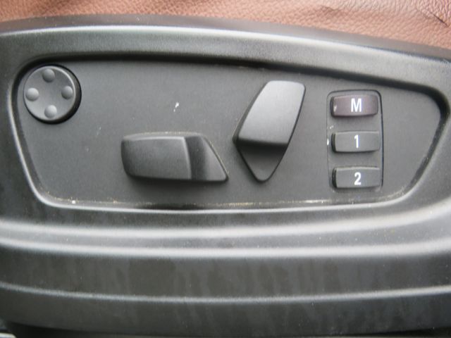 Vehicle image 19 of 24