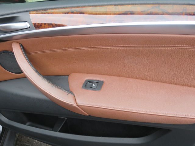 Vehicle image 17 of 24