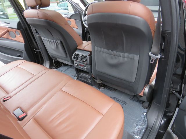 Vehicle image 6 of 24