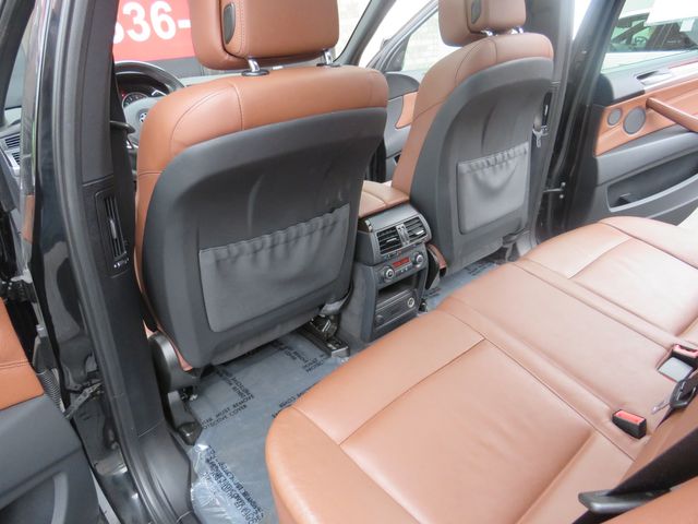 Vehicle image 8 of 24