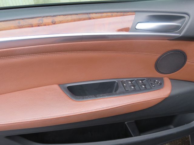 Vehicle image 13 of 24