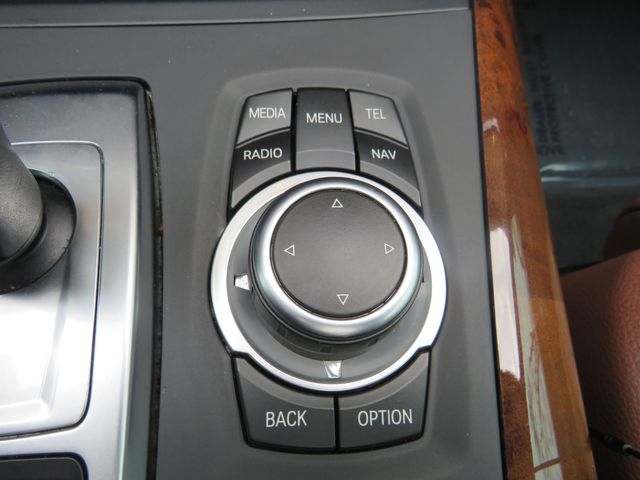 Vehicle image 21 of 24