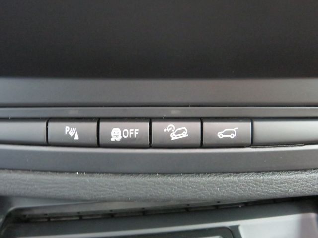 Vehicle image 22 of 24