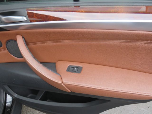 Vehicle image 16 of 24