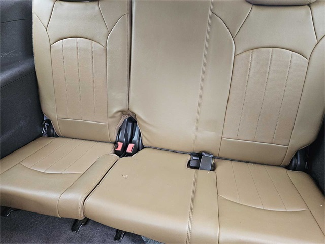 Vehicle image 27 of 34